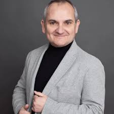 Mario Escobar Golderos